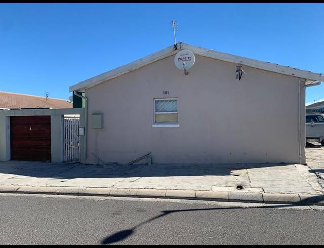 5 BEDROOM HOUSE FOR SALE IN PORTLANDS